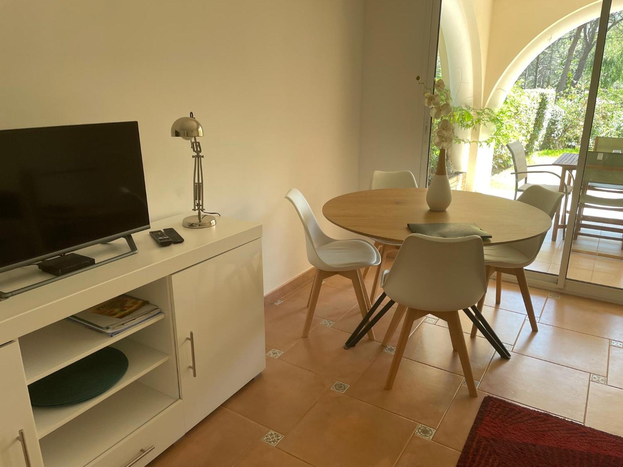 2 Pieces Raphael Renove, Classe 4 Etoiles, 100 M Plages, Piscine, Tennis, Parc, Terrasse, Jardin Privatif Apartment Saint-Raphaël