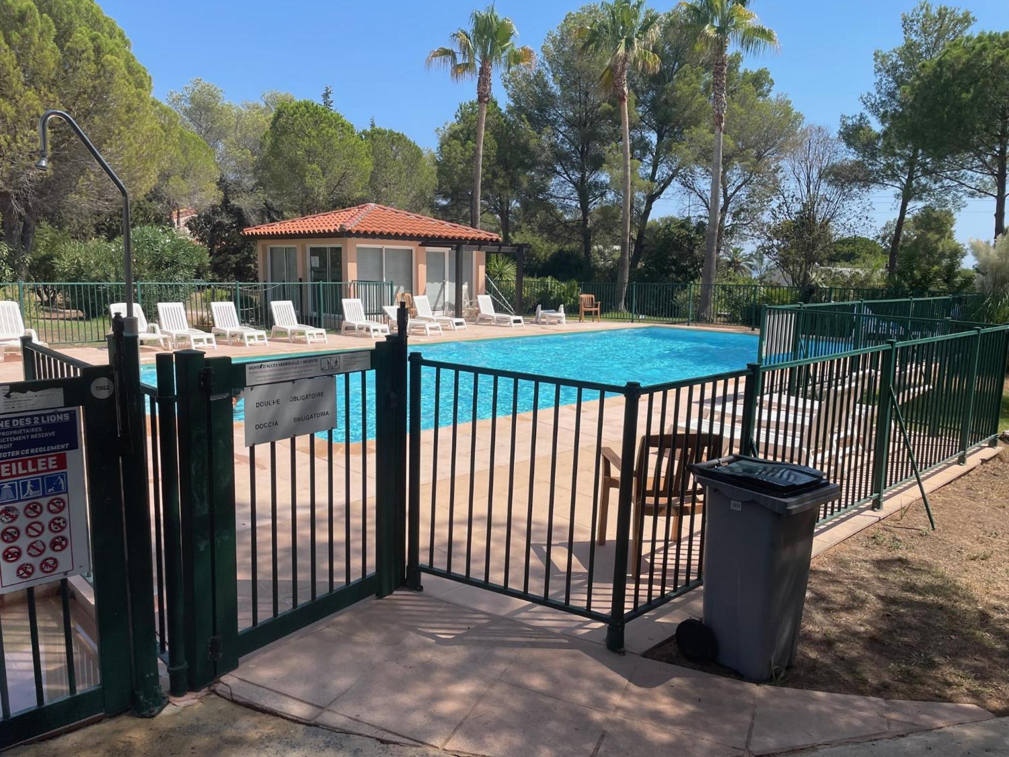 2 Pieces Raphael Renove, Classe 4 Etoiles, 100 M Plages, Piscine, Tennis, Parc, Terrasse, Jardin Privatif Apartment