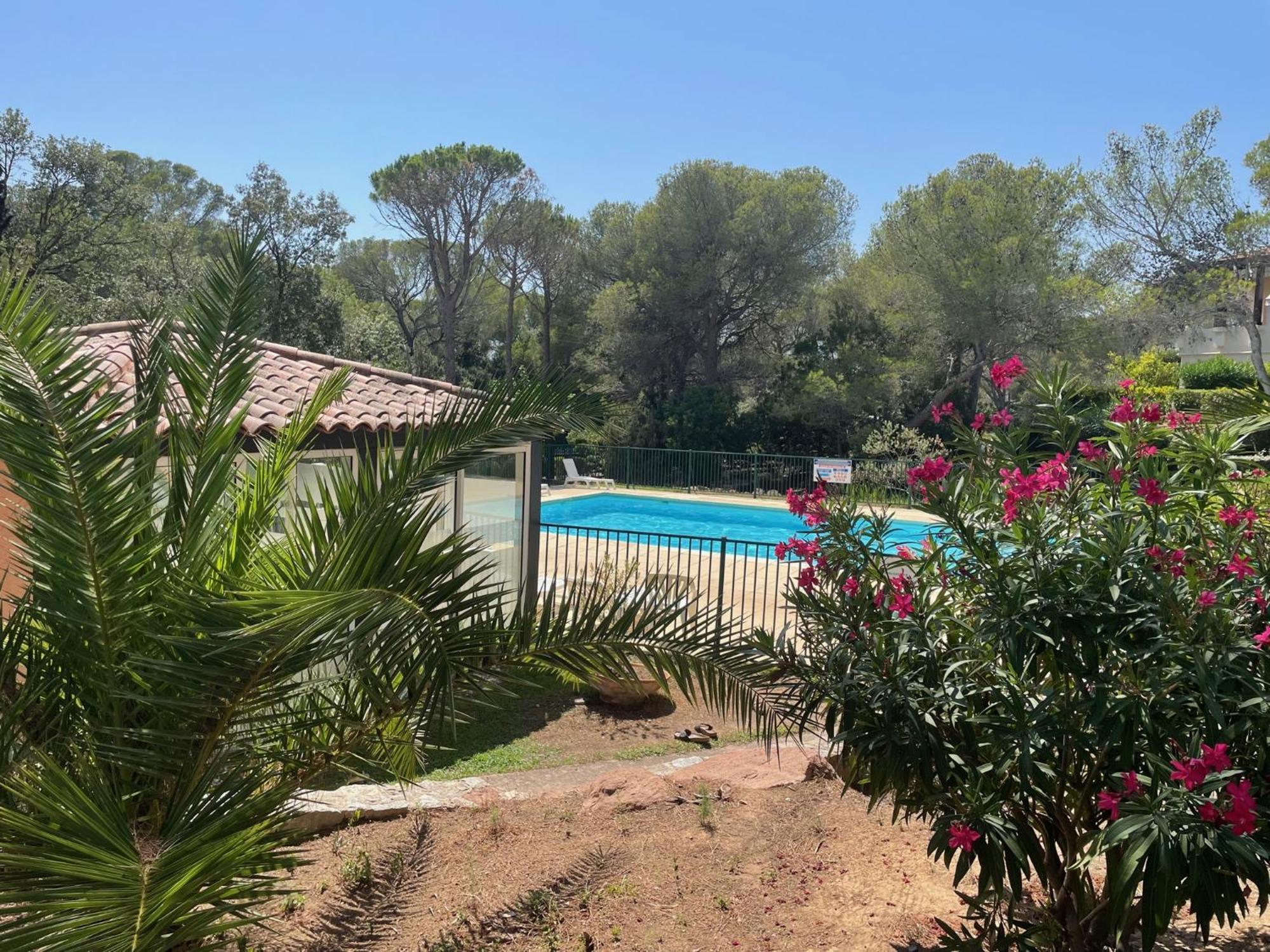 Apartment 2 Pieces Raphael Renove, Classe 4 Etoiles, 100 M Plages, Piscine, Tennis, Parc, Terrasse, Jardin Privatif Saint-Raphaël